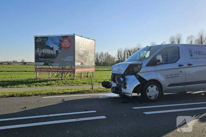 Veel schade bij kop-staartbotsing tussen vier voertuigen