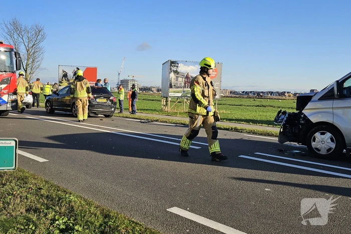 Veel schade bij kop-staartbotsing tussen vier voertuigen