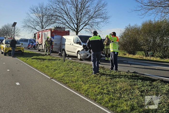 Veel schade bij kop-staartbotsing tussen vier voertuigen