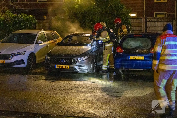 Straat afgezet vanwege autobrand
