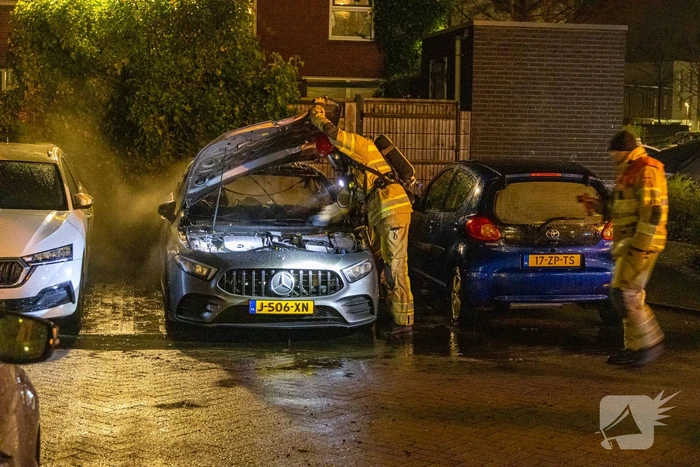 Straat afgezet vanwege autobrand