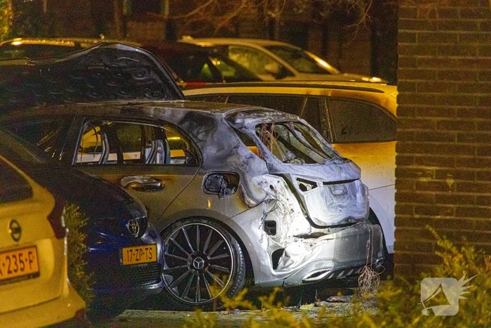 Straat afgezet vanwege autobrand