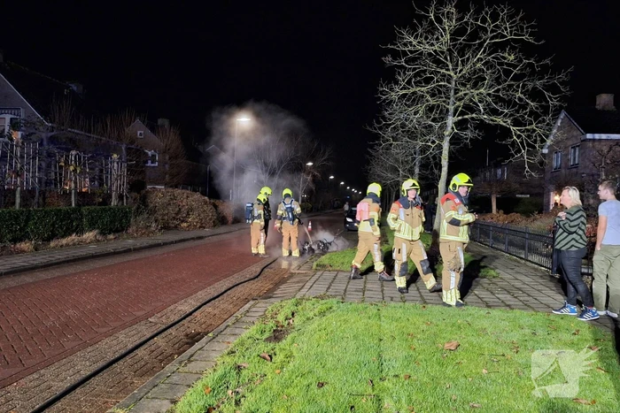 Scooter volledig verwoest door brand