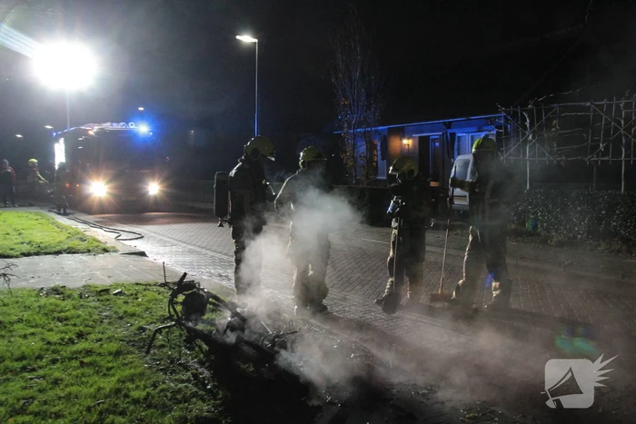 Scooter volledig verwoest door brand