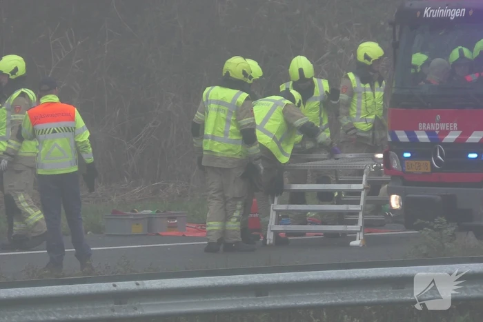 Chauffeur bevrijdt door brandweer bij botsing tussen vrachtwagens