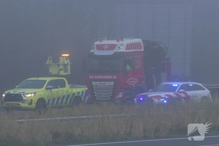 Chauffeur bevrijdt door brandweer bij botsing tussen vrachtwagens