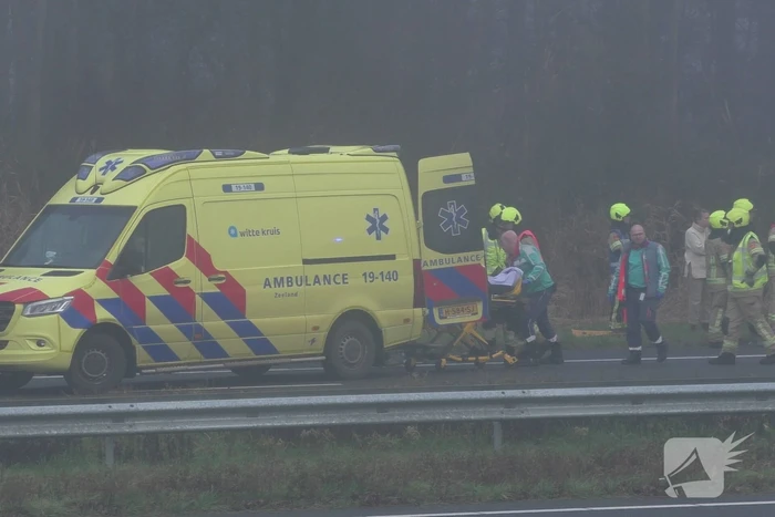 Chauffeur bevrijdt door brandweer bij botsing tussen vrachtwagens