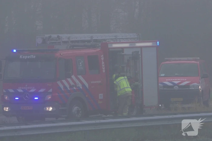 Chauffeur bevrijdt door brandweer bij botsing tussen vrachtwagens