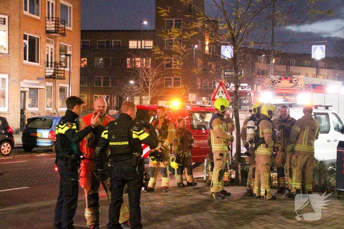 Twee aanhoudingen na chemische lucht in woning, mogelijke drugslab aanwezig
