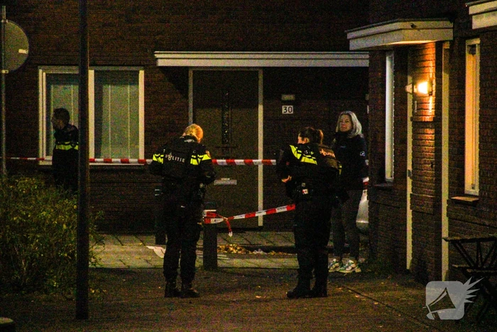 Twee aanhoudingen na chemische lucht in woning, mogelijke drugslab aanwezig