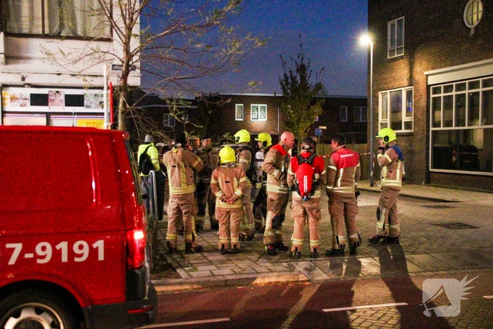 Twee aanhoudingen na chemische lucht in woning, mogelijke drugslab aanwezig