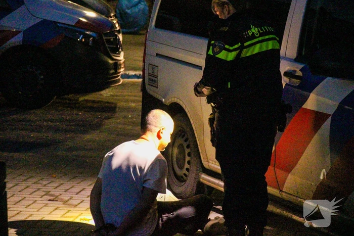 Twee aanhoudingen na chemische lucht in woning, mogelijke drugslab aanwezig