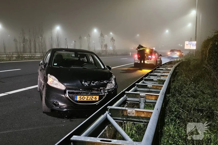 Personenauto's in botsing op afrit