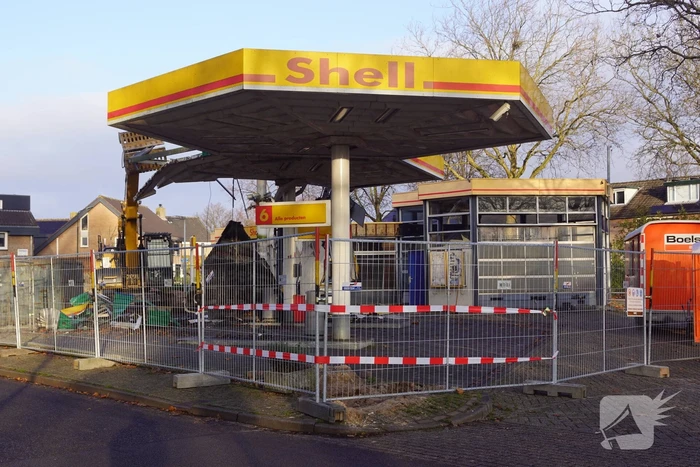 Tankstation wordt gesloopt om plaats te maken voor supermarkt