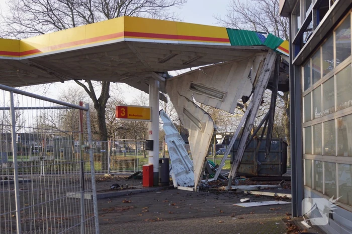 Tankstation wordt gesloopt om plaats te maken voor supermarkt