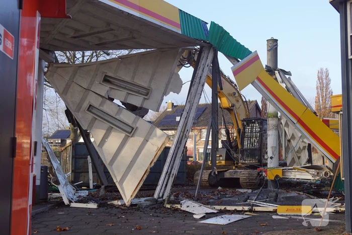 Tankstation wordt gesloopt om plaats te maken voor supermarkt