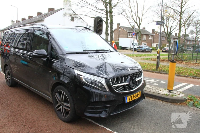 Fietser gewond bij aanrijding met bestelbus