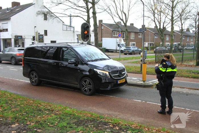 Fietser gewond bij aanrijding met bestelbus