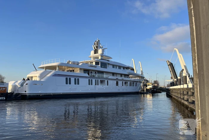 Mega jacht 'Capri' opweg naar afbouw