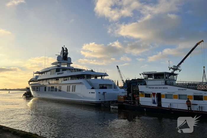 Mega jacht 'Capri' opweg naar afbouw