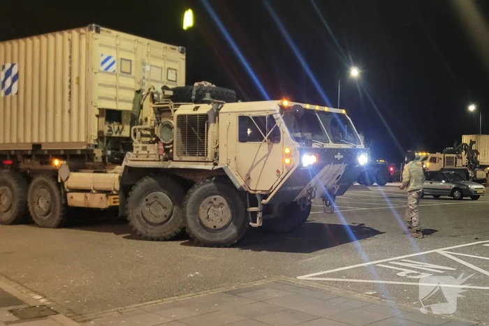 McDrive geblokkeerd door legervoertuigen