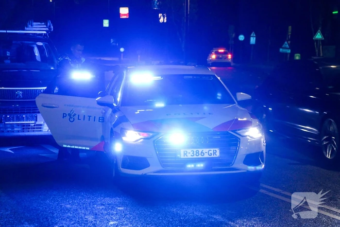 Politie rijdt bestelbus klem, bestuurder aangehouden
