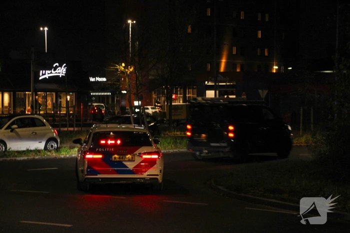 Politie rijdt bestelbus klem, bestuurder aangehouden