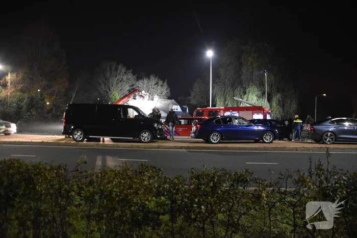 Persoon op dak van woning