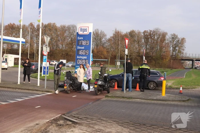 Gewonde bij ongeval tussen scooter en auto