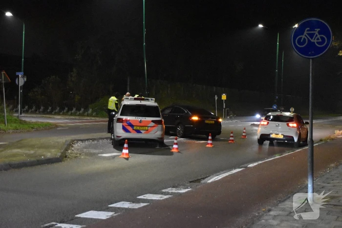Opnieuw auto tegen lantaarnpaal gecrasht