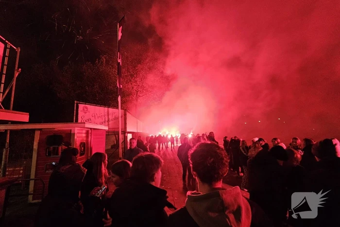 Sfeeractie bij druk bezochte dorpsderby