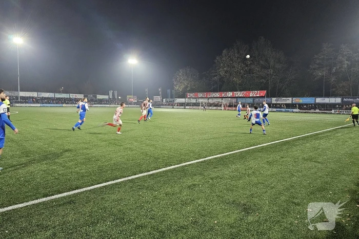 Sfeeractie bij druk bezochte dorpsderby