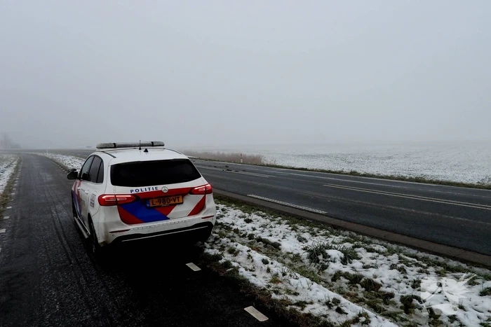 Automobilist belandt in sloot door gladheid