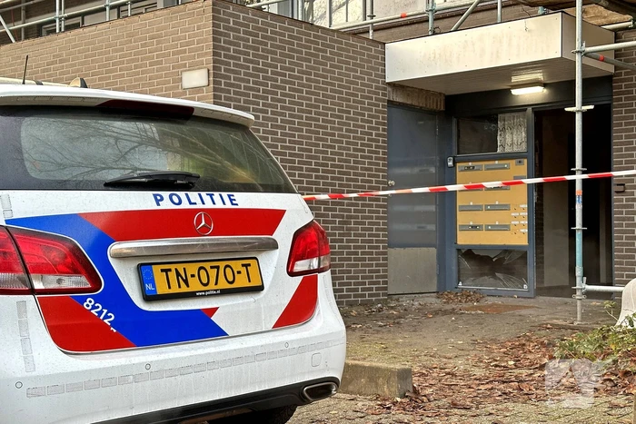 Schade door explosie in portiek