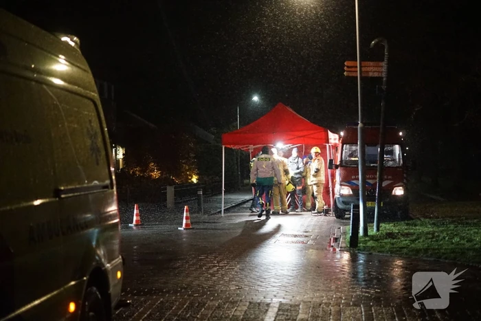Woonblok ontruimd vanwege hevige brand, mogelijk vuurwerk betrokken