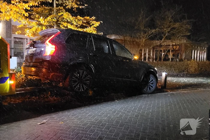 Automobiliste botst op paal na onwelwording