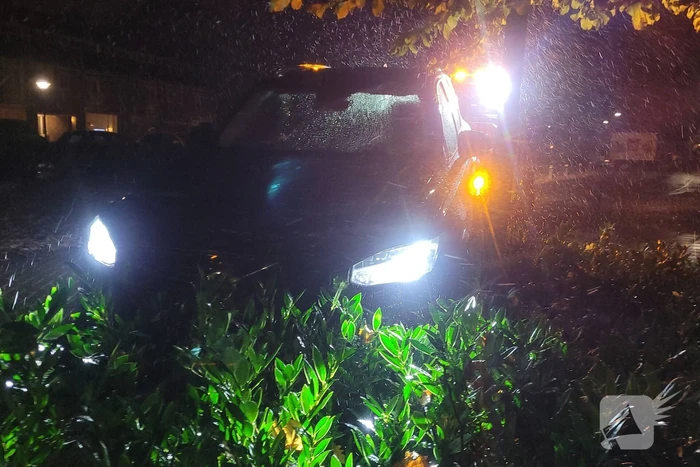 Automobiliste botst op paal na onwelwording