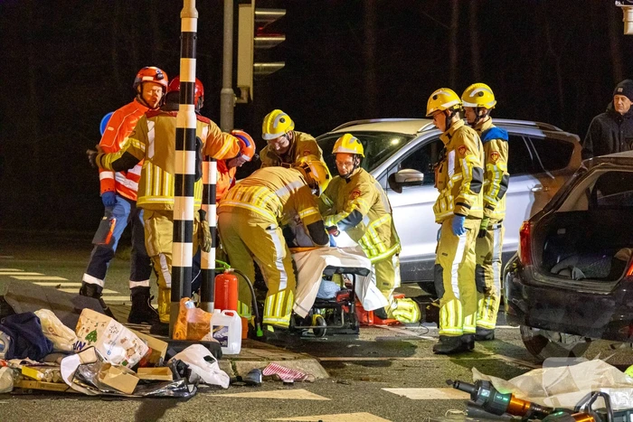 Inzittende bekneld bij verkeersongeval