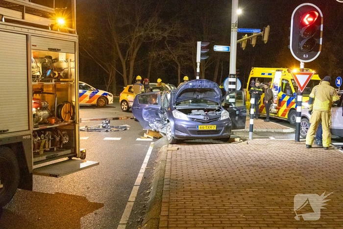 Inzittende bekneld bij verkeersongeval