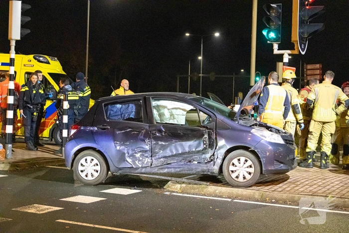 Inzittende bekneld bij verkeersongeval