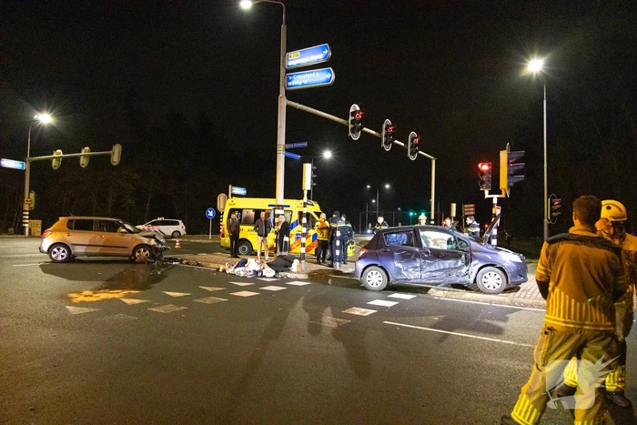 Inzittende bekneld bij verkeersongeval