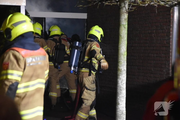 Veel schade na brand onder carport