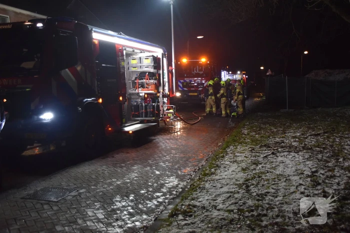 Veel schade na brand onder carport