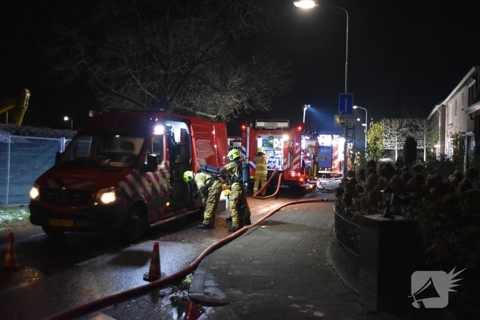 Veel schade na brand onder carport