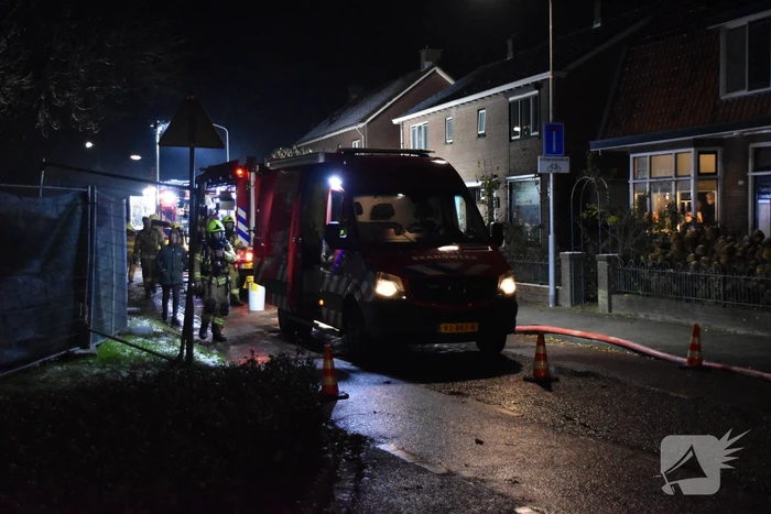 Veel schade na brand onder carport