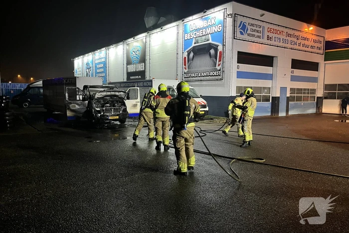 Bus uitgebrand door accu