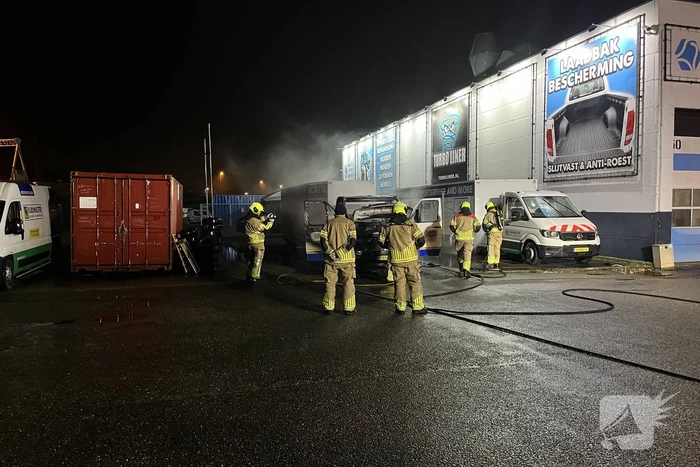 Bus uitgebrand door accu