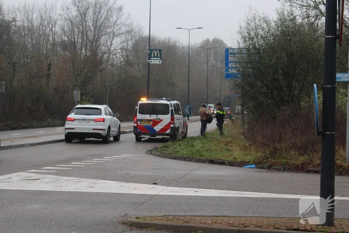 Leerling raakt met lesauto te water