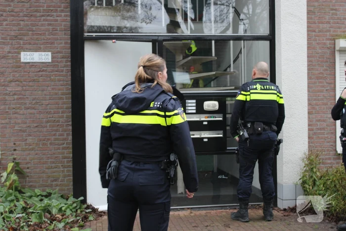 Brandweer forceert deur wegens woningbrand