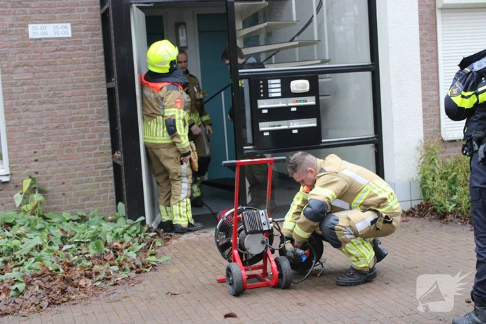 Brandweer forceert deur wegens woningbrand